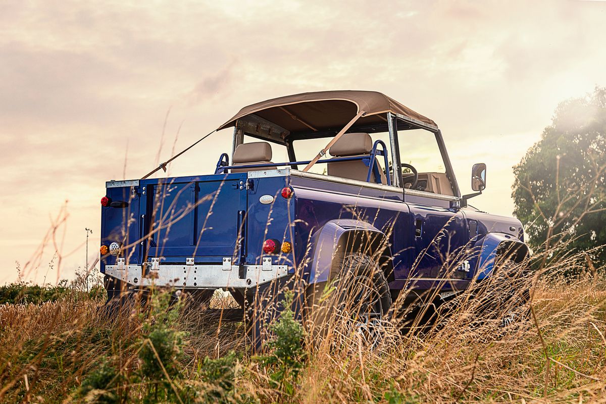 Salon Prive Defender 90