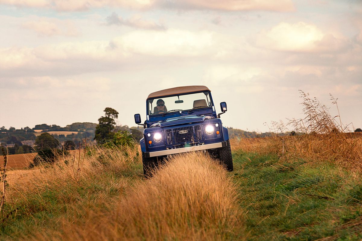 Salon Prive Defender 90