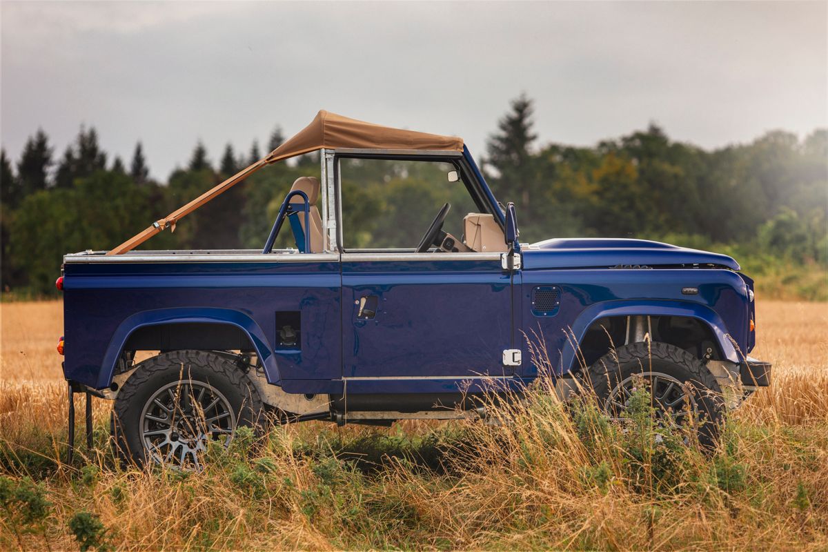 Salon Prive Defender 90