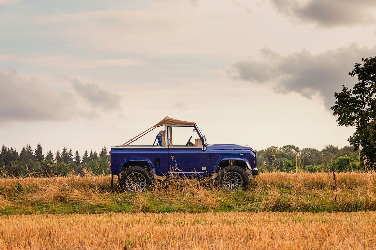 Salon Prive Defender 90