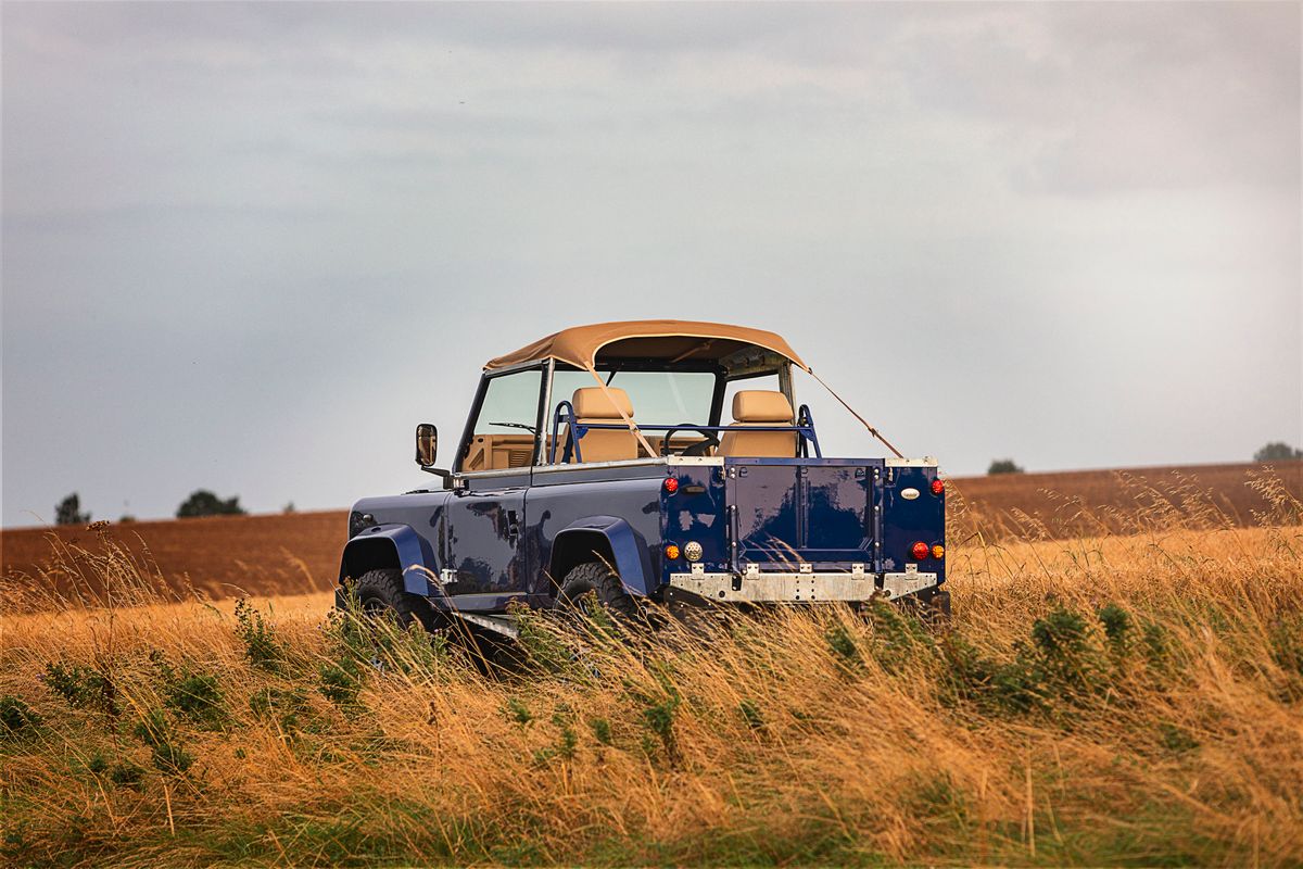 Salon Prive Defender 90