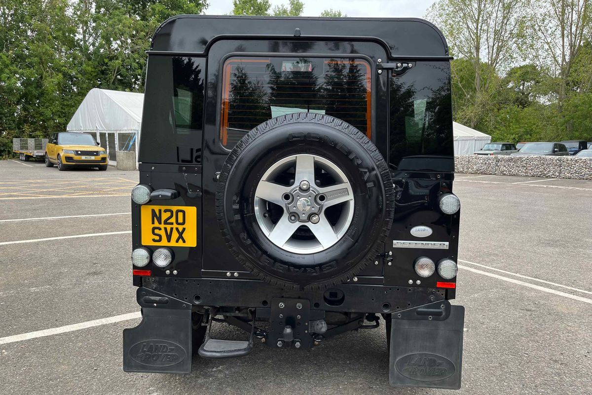 2009 RHD Defender 60th SVX Station Wagon - High specification No. 20/300