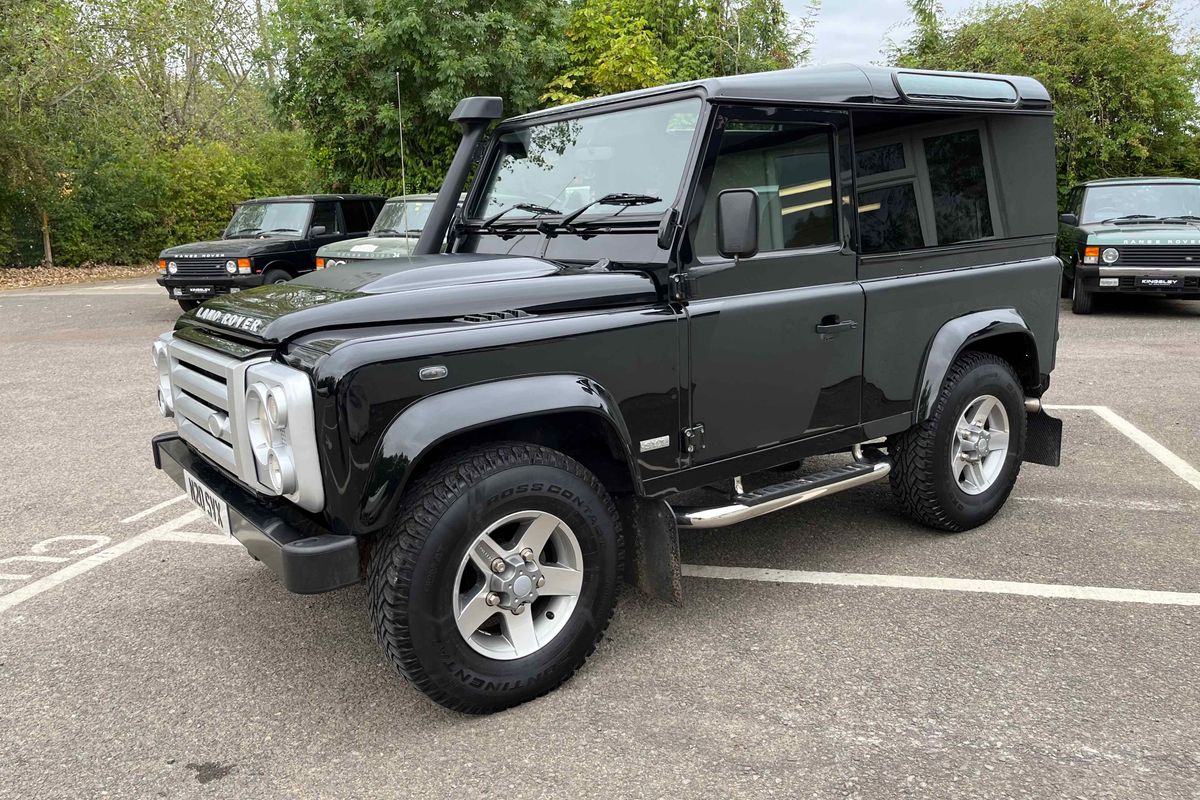 2009 RHD Defender 60th SVX Station Wagon - High specification No. 20/300