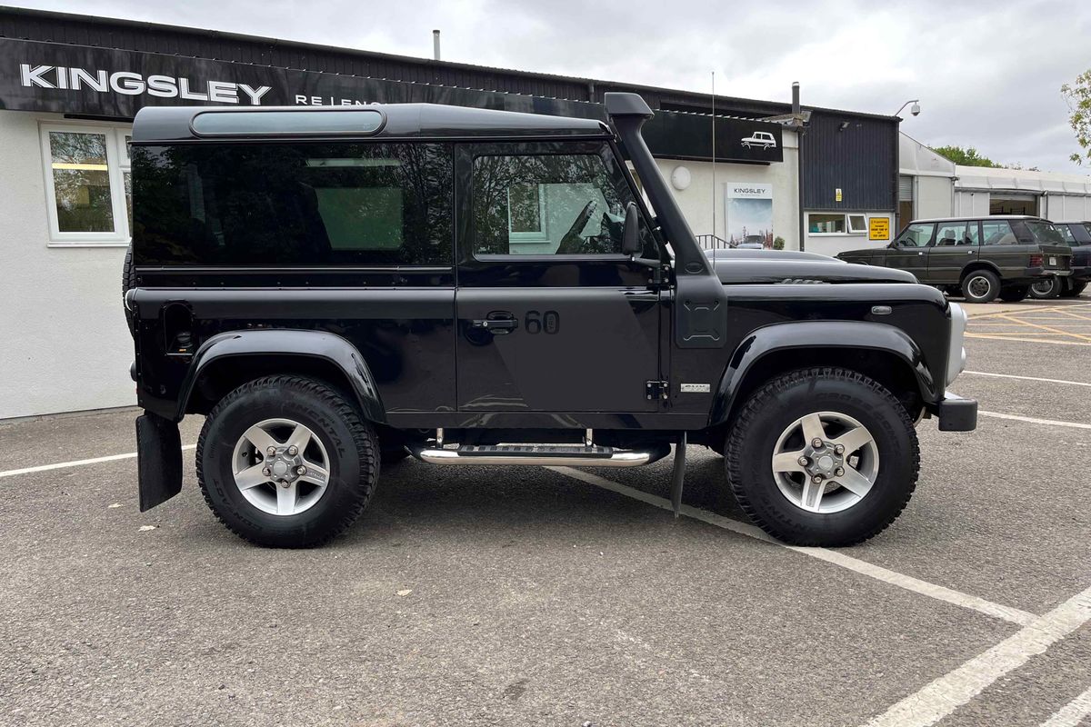 2009 RHD Defender 60th SVX Station Wagon - High specification No. 20/300